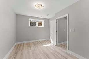 7428 N Rogers Ave, Chicago, IL 60626 - Photo 10