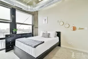 1071 W 15th St, Chicago, IL 60608 - Photo 8