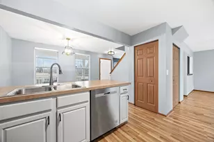 568 Four Seasons Blvd, Aurora, IL 60504 - Photo 14