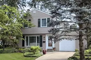 621 E Grove St, Arlington Heights, IL 60005 - Photo 2