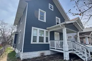 571 E Benton St, Aurora, IL 60505 - Photo 2