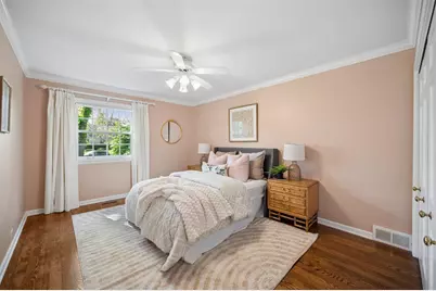 2407 Iroquois Road, Wilmette, IL 60091 - Photo 20