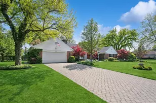 2407 Iroquois Rd, Wilmette, IL 60091 - Photo 2