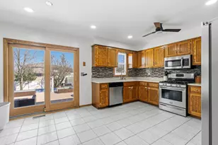 16951 Shannon Dr, Tinley Park, IL 60477 - Photo 8