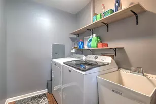 581 Charing Cross Rd, Elk Grove Village, IL 60007 - Photo 6