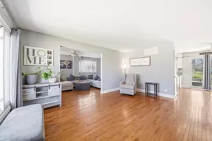 581 Charing Cross Rd, Elk Grove Village, IL 60007 - Photo 2