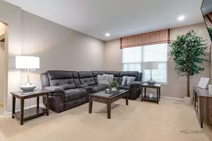 1695 Natures Way, Lindenhurst, IL 60046 - Photo 18