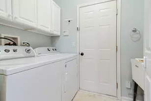 1695 Natures Way, Lindenhurst, IL 60046 - Photo 50