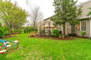 1695 Natures Way, Lindenhurst, IL 60046 - Photo 44