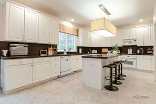 1695 Natures Way, Lindenhurst, IL 60046 - Photo 12