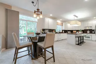 1695 Natures Way, Lindenhurst, IL 60046 - Photo 16