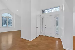 141 Manchester Ct, Buffalo Grove, IL 60089 - Photo 4