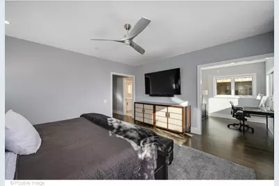 2107 W Bradley Place, Chicago, IL 60618 - Photo 36