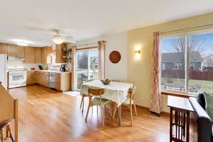 330 Martin Dr, Woodstock, IL 60098 - Photo 10