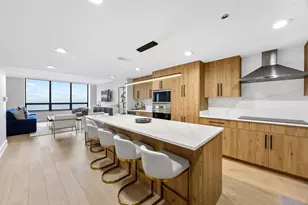 180 E Pearson St, Chicago, IL 60611 - Photo 14