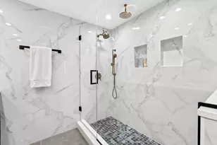 180 E Pearson St, Chicago, IL 60611 - Photo 24