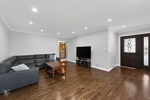 221 E Grantley Ave, Elmhurst, IL 60126 - Photo 4