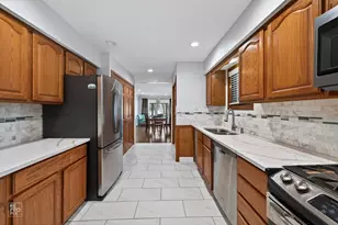 221 E Grantley Ave, Elmhurst, IL 60126 - Photo 8