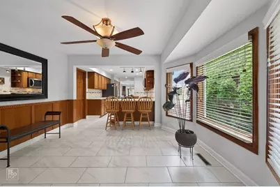 221 E Grantley Avenue, Elmhurst, IL 60126 - Photo 12