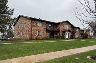 344 Sheridan Dr, Willowbrook, IL 60527 - Photo 1