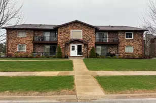 344 Sheridan Dr, Willowbrook, IL 60527 - Photo 2