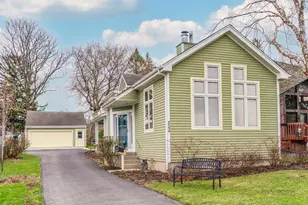 105 Lincoln Ave, Fox River Grove, IL 60021 - Photo 2