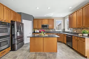 808 Wedgewood Dr, Crystal Lake, IL 60014 - Photo 10