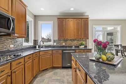 808 Wedgewood Drive, Crystal Lake, IL 60014 - Photo 8