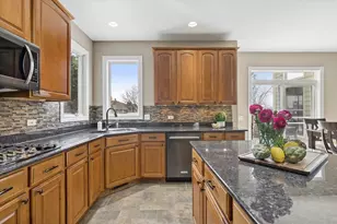 808 Wedgewood Dr, Crystal Lake, IL 60014 - Photo 8