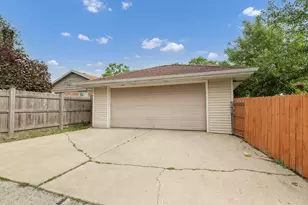 1002 W Marion St, Joliet, IL 60436 - Photo 6