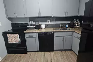 603 E Falcon Dr, Arlington Heights, IL 60005 - Photo 2