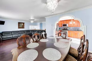 2215 S Bradford Dr, Wheaton, IL 60189 - Photo 10