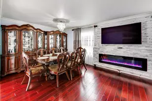 2215 S Bradford Dr, Wheaton, IL 60189 - Photo 8