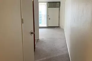 300 N State St, Chicago, IL 60654 - Photo 10