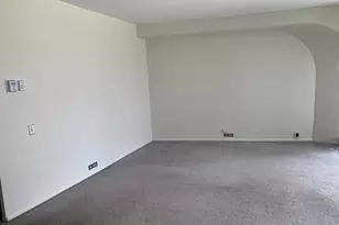 300 N State St, Chicago, IL 60654 - Photo 4