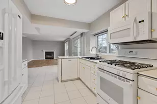 3245 Gresham Ln E, Aurora, IL 60504 - Photo 12