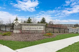 438 Lakeshore Ct, Saint Charles, IL 60174 - Photo 2