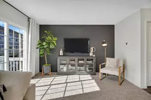 438 Lakeshore Ct, Saint Charles, IL 60174 - Photo 8