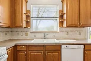 647 S Cadillac Cir, Romeoville, IL 60446 - Photo 16
