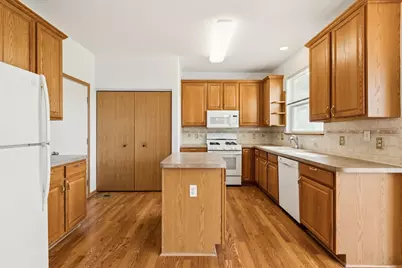 647 S Cadillac Circle, Romeoville, IL 60446 - Photo 10