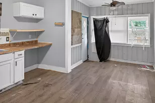 8106 S Burnham Ave, Chicago, IL 60617 - Photo 10
