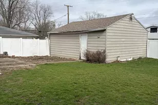 905 E North St, Pontiac, IL 61764 - Photo 12