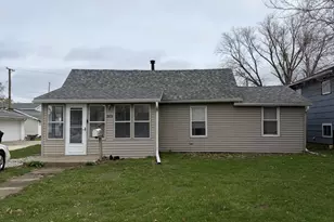 905 E North St, Pontiac, IL 61764 - Photo 1