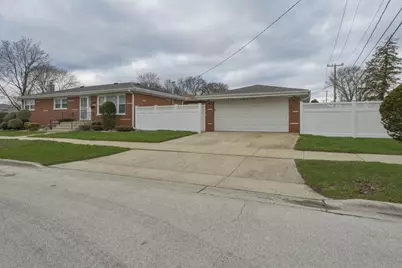 8901 Moody Avenue, Morton Grove, IL 60053 - Photo 30