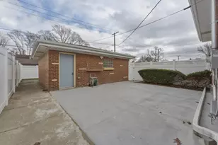 8901 Moody Ave, Morton Grove, IL 60053 - Photo 24