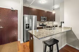 437 W Division St, Chicago, IL 60610 - Photo 2