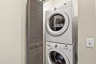 437 W Division St, Chicago, IL 60610 - Photo 14