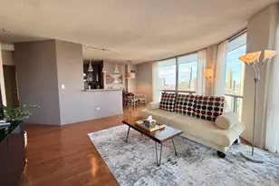 222 N Columbus Dr, Chicago, IL 60601 - Photo 2