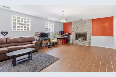 2736 E Goodrich Avenue E, Burnham, IL 60633 - Photo 16