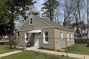 2824 School St, Rockford, IL 61101 - Photo 4